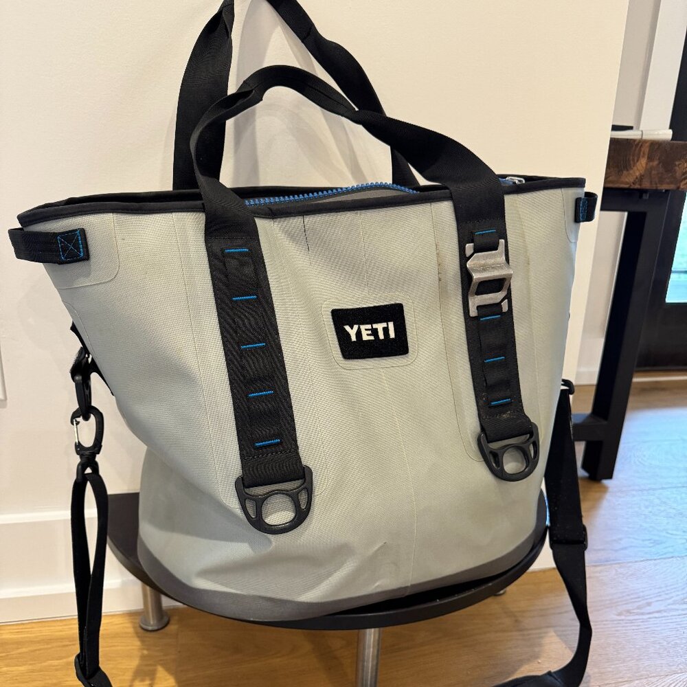 Yeti Soft Cooler Bag Hopper with Side Pouch Attachment